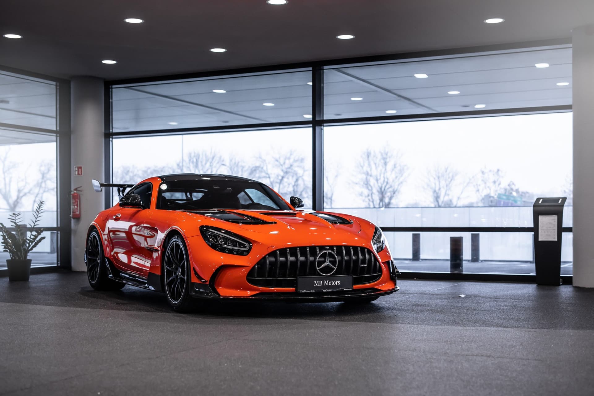 auto_blog_mercedes-amg-gt-63-apxgp-edition-w-filmie-f1-z-bradem-pittem_6ed5f42f