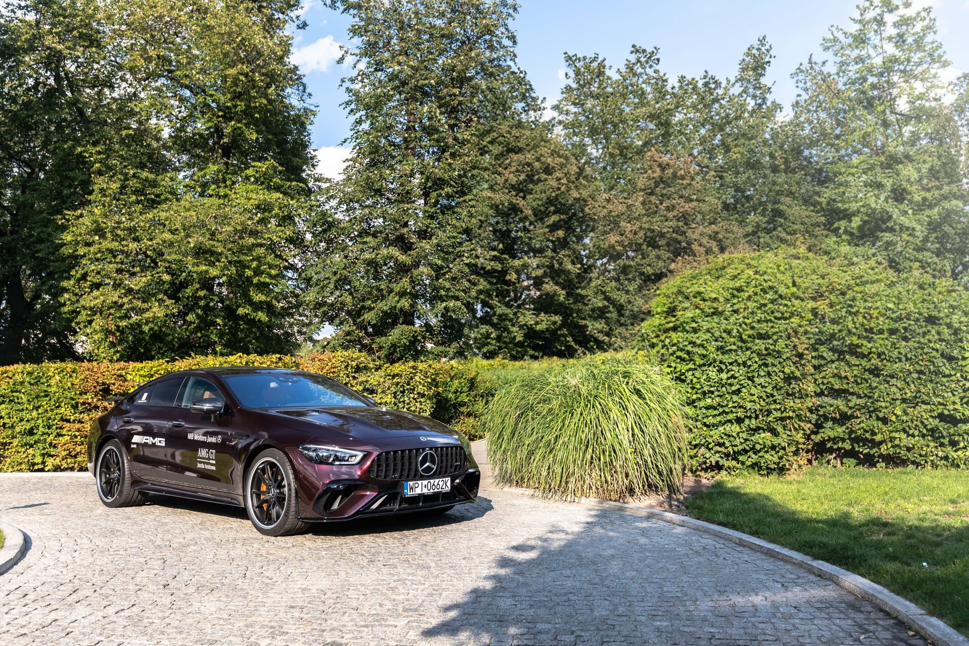 auto_blog_mercedes-amg-gt-63-apxgp-edition-w-filmie-f1-z-bradem-pittem_70c39adb
