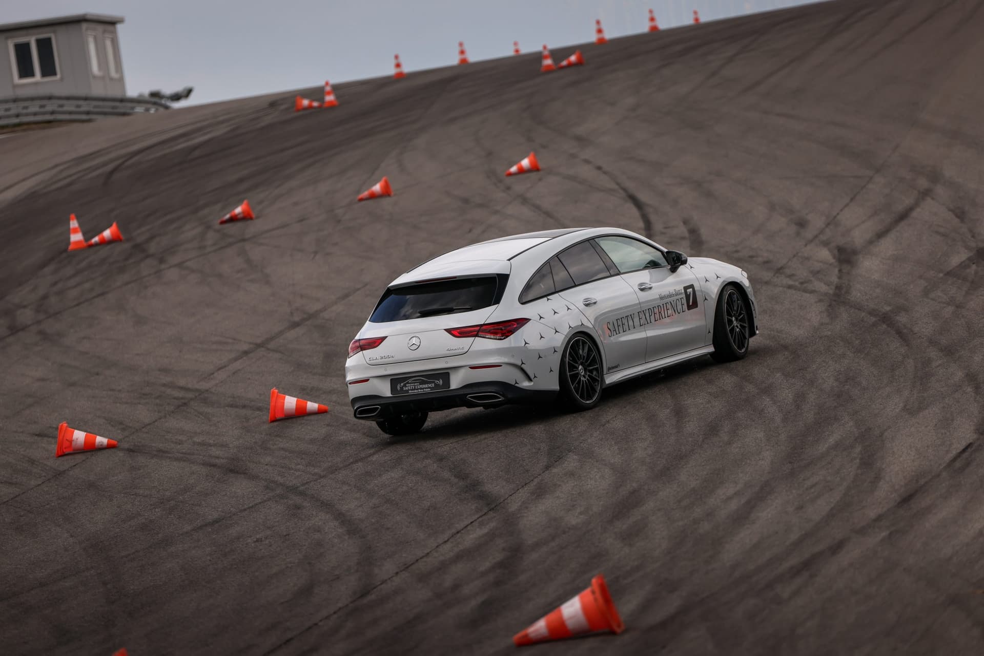 auto_blog_mercedes-benz-safety-experience_2af9d127