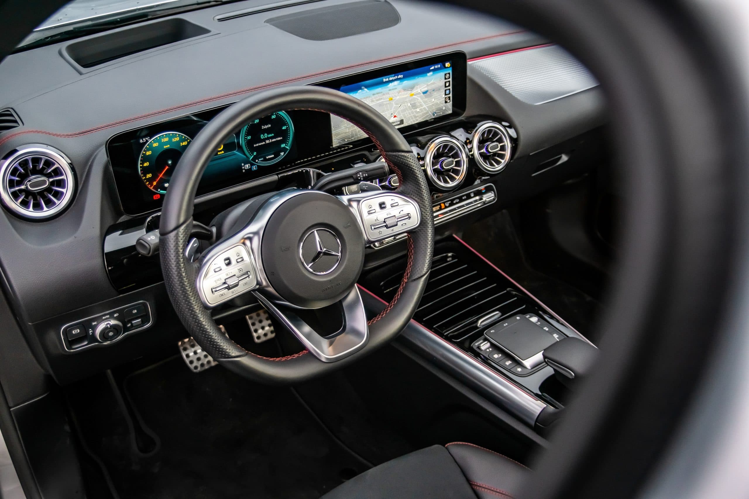 mercedes eqa wyposażenie kierowcy