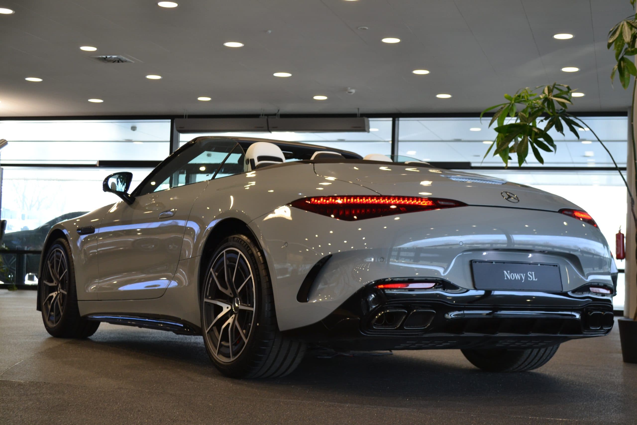 auto_samochody-osobowe_mercedes-amg-sl_5e5d62bc