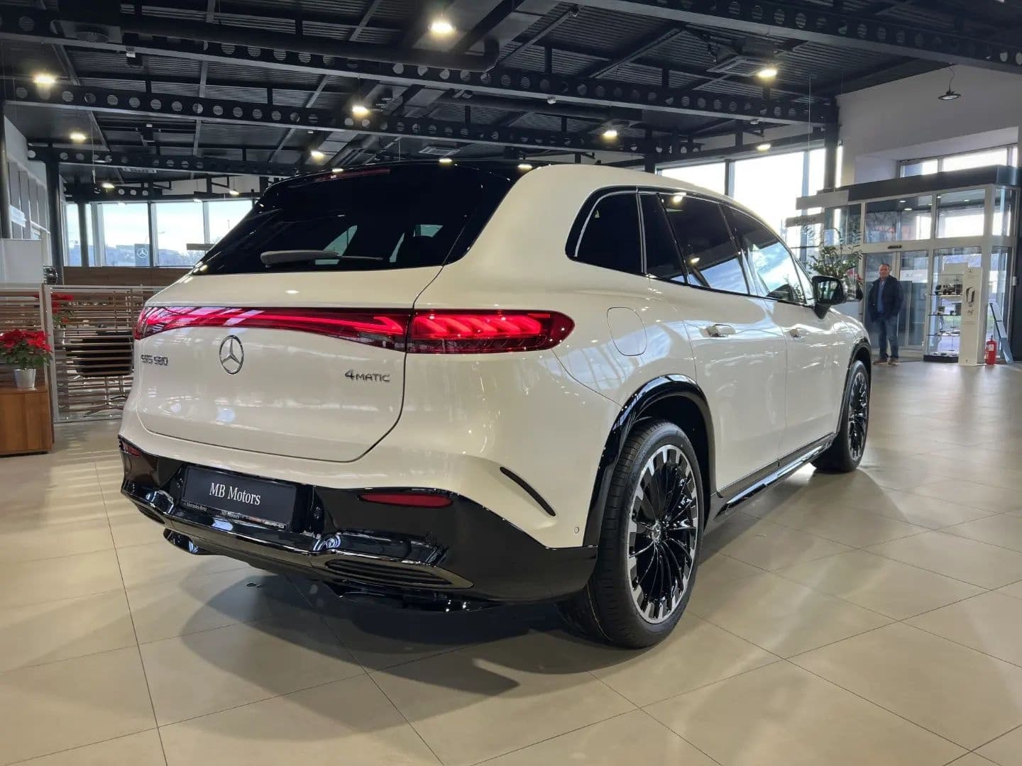 auto_samochody-osobowe_mercedes-eqs-suv_ce1ead31