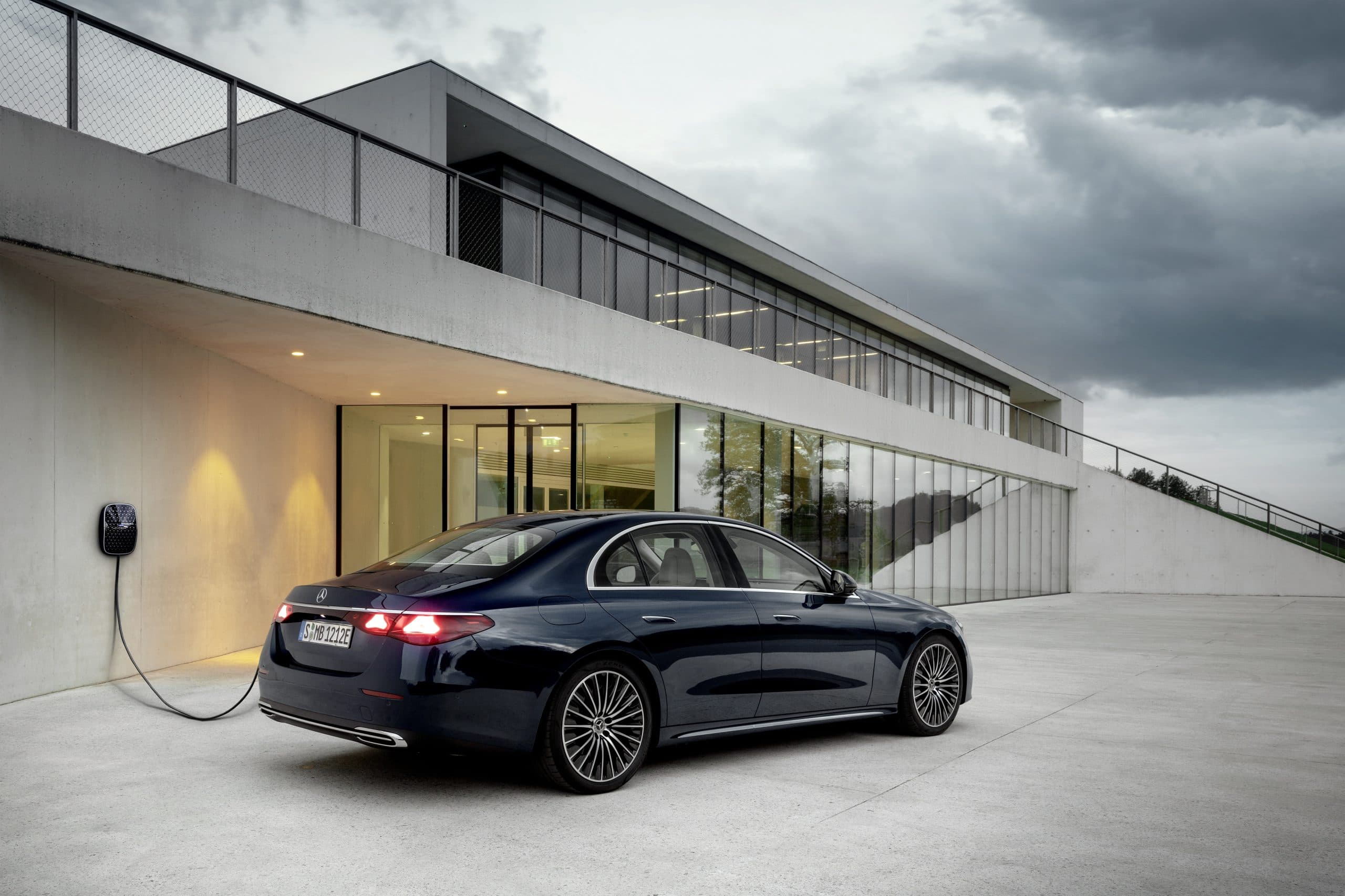 auto_samochody-osobowe_mercedes-hybrydowy-plug-in_fb17f1ad