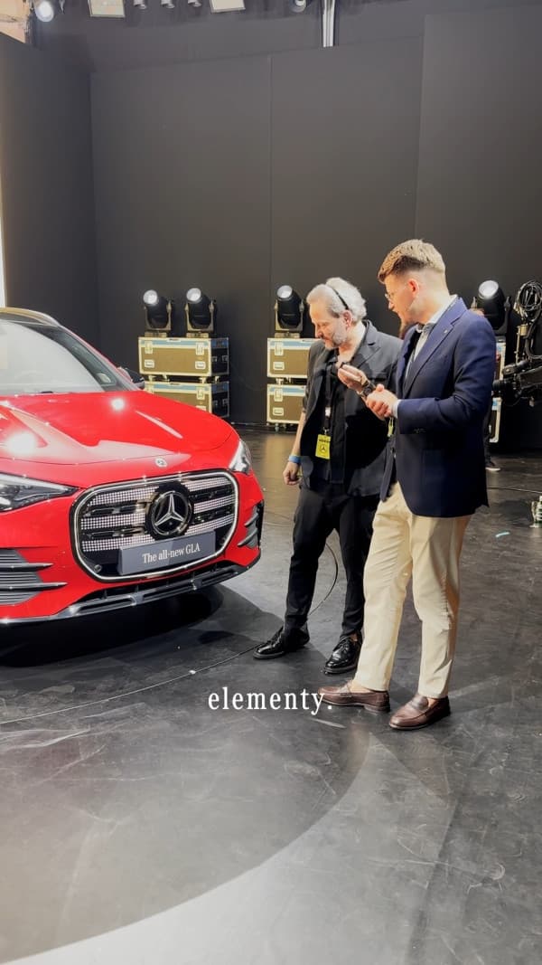 Podczas światowej premiery nowego Mercedes-Benz GLA spotkaliśmy Błażeja Bulińskiego, Rzecznika Prasowego Mercedes-Benz Polska, a skoro była okazja, nie mogło zabraknąć rozmowy o najnowszej odsłonie tego modelu.
Co najbardziej wyróżnia nowe GLA? Jakie zmiany czekają na klientów?
Posłuchajcie krótkiego podsumowania i najważniejszych highlightów nowego GLA. 🚘
#MercedesBenz #NowyGLA #MBMotors