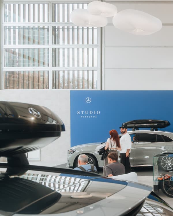 Pierwszy tydzień w Mercedes-Benz Studio Warszawa za nami!
Dziękujemy wszystkim, którzy przyszli – było naprawdę świetnie!
A jeśli jeszcze nie zdążyliście nas odwiedzić, nic straconego. Widzimy się ponownie od środy do niedzieli. Wpadajcie do Mercedes-Benz Studio Warszawa – czekamy na Was!
#mercedesbenzstudiowarszawa